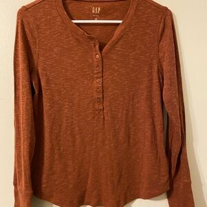 GAP‎ Women's Terracotta Button Down Henley Shirt